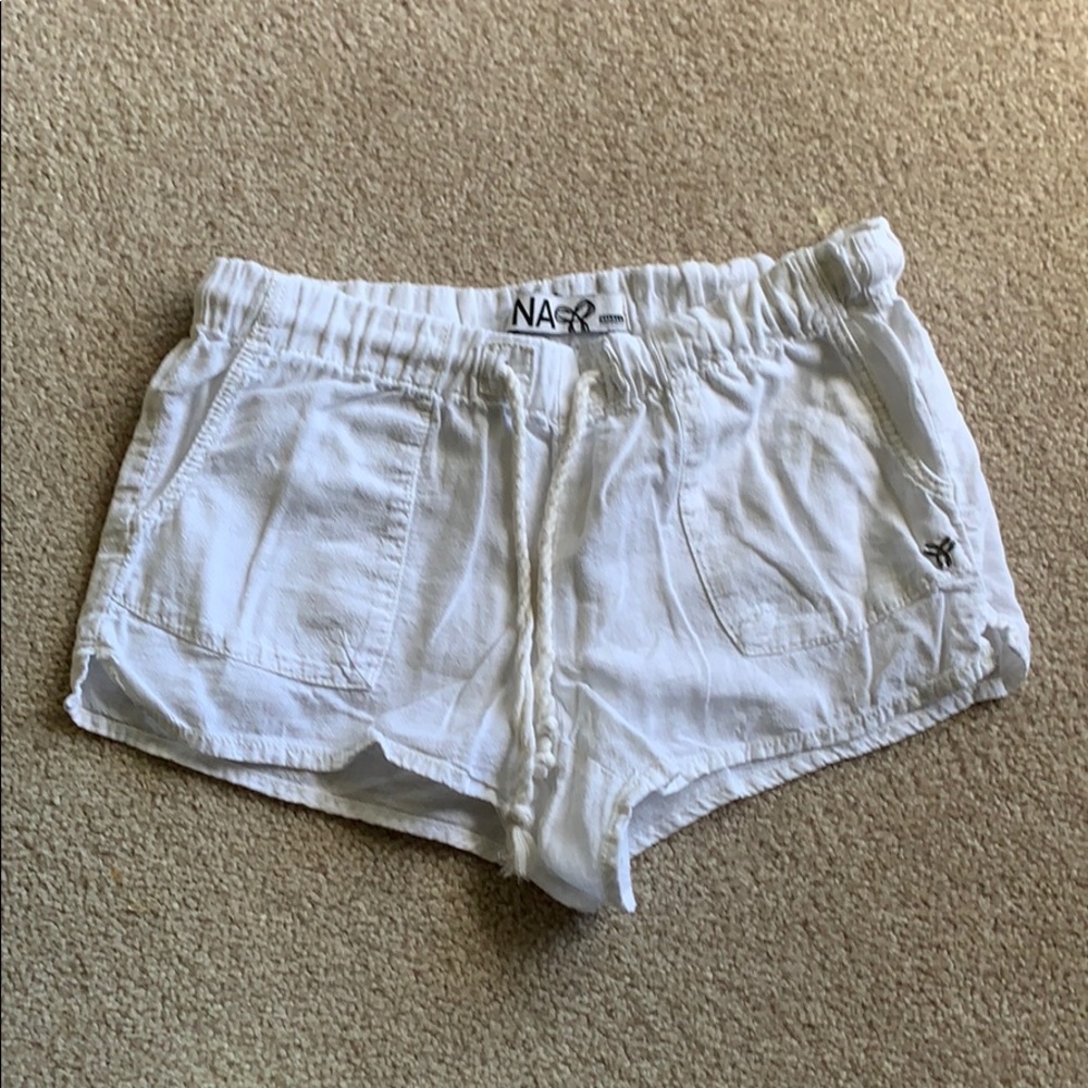 Aritzia TNA white linen/cotton shorts